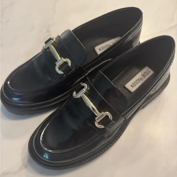 Steve Madden Black Patent Leather and Gold Loafers girls size 4 - Picture 3 of 10